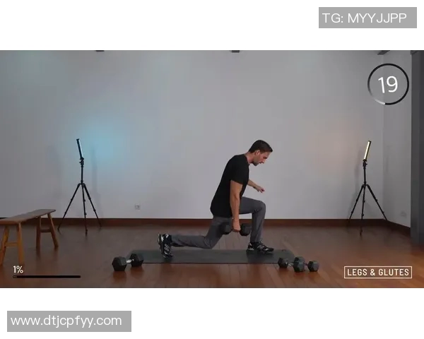 哑铃的多种玩法与训练技巧助你塑造完美身材和增强肌肉力量